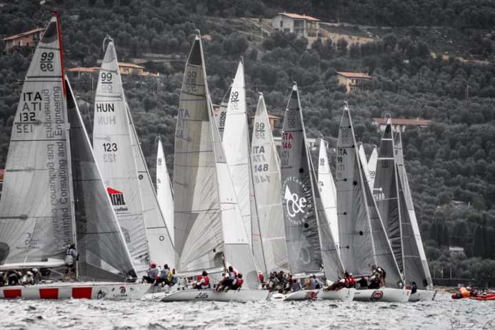 barca in regata