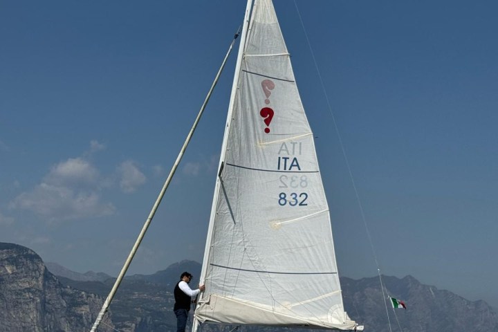 a small boat in a body of water